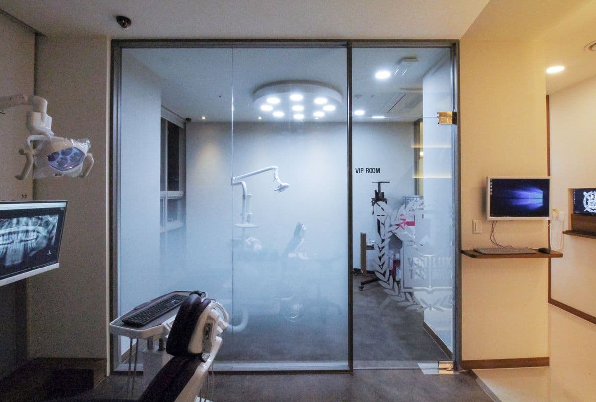 서울본치과 VIP실 - 프라이버시가 보장된 독립 진료실